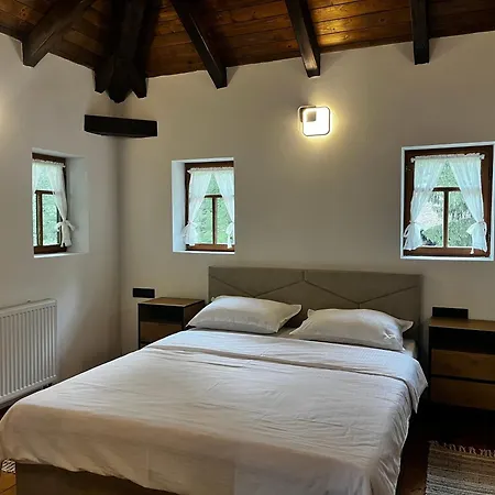 Farm Cardaklije Séjour à la ferme *